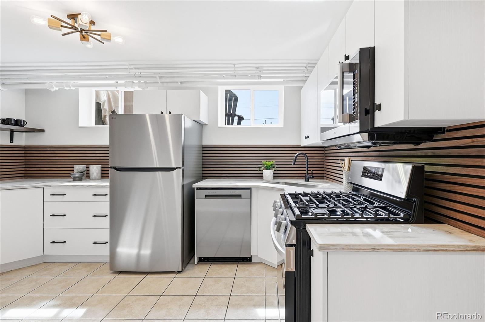 1600 Winona Court Unit: 6