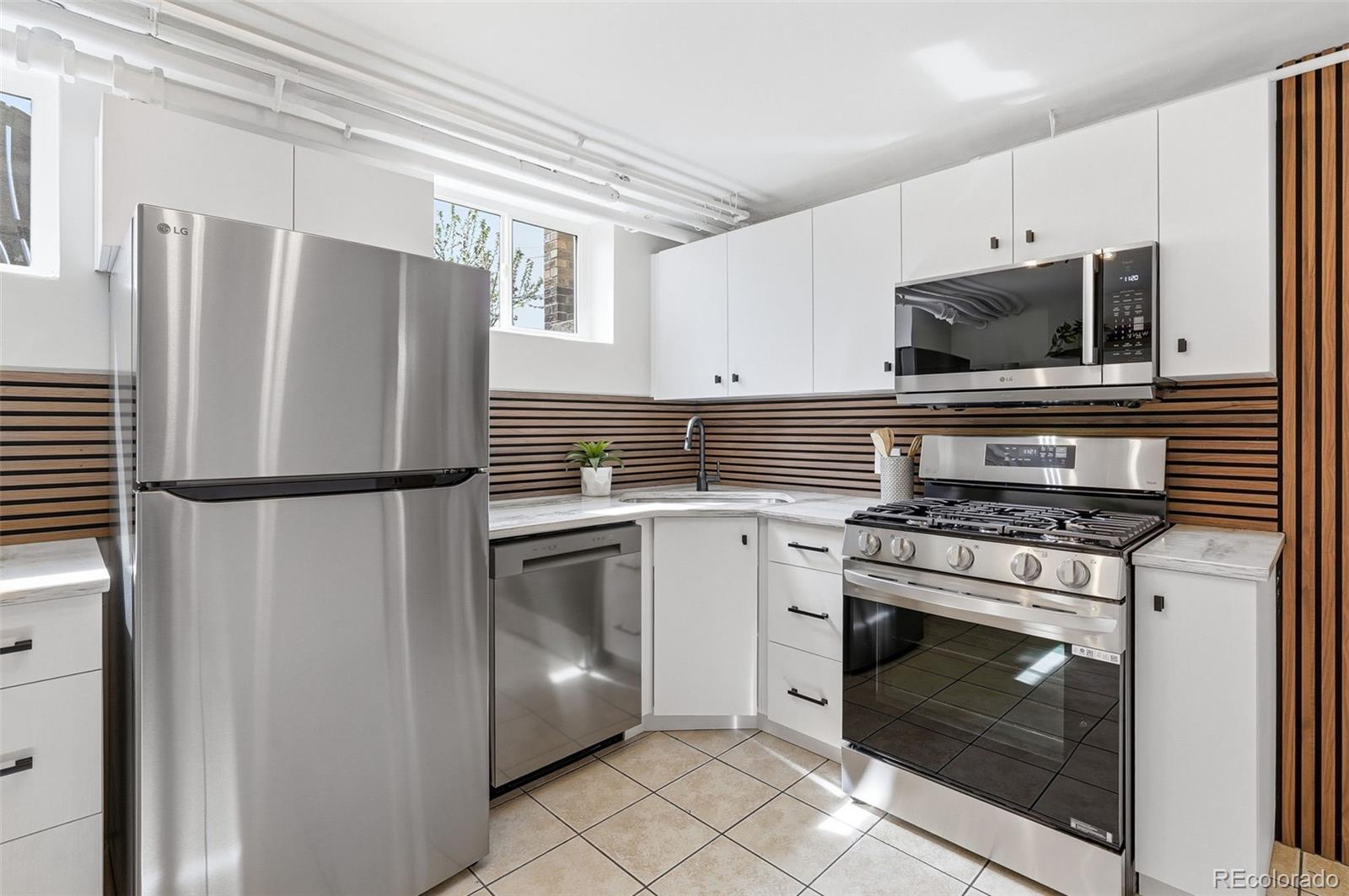 1600 Winona Court Unit: 6