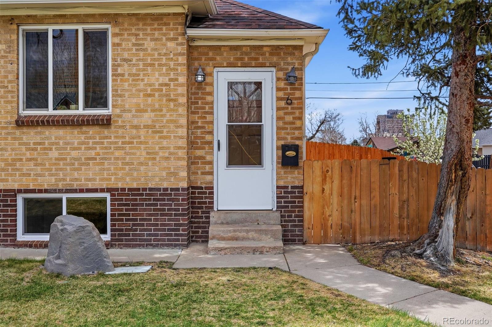 1600 Winona Court Unit: 6