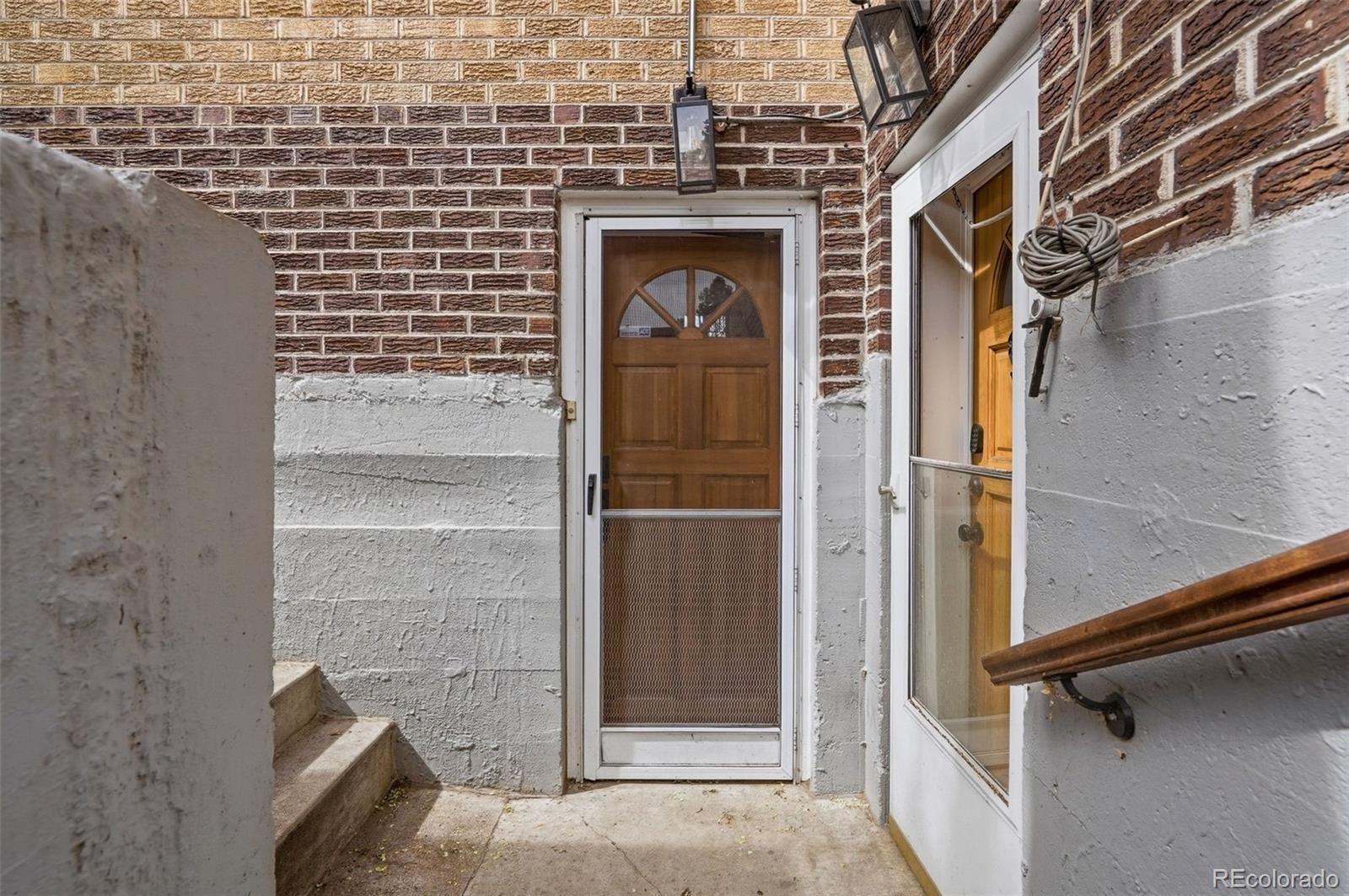 1600 Winona Court Unit: 6