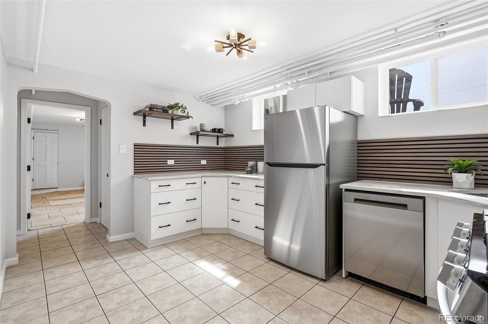 1600 Winona Court Unit: 6