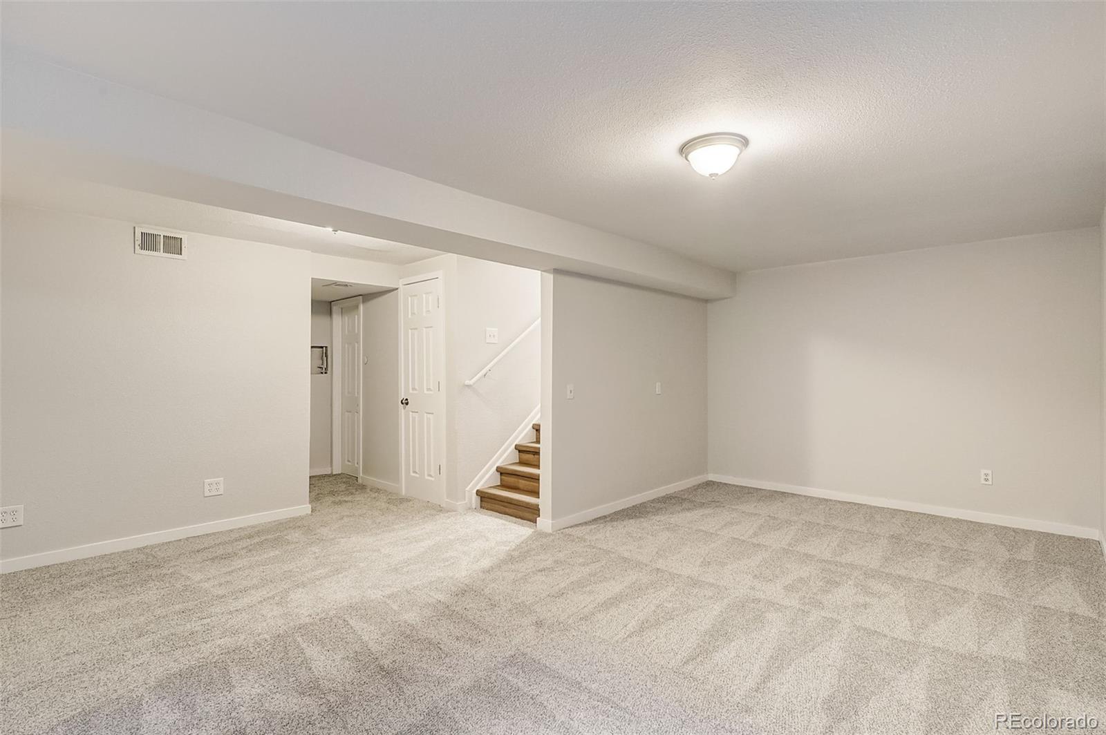 8756 Carr Loop