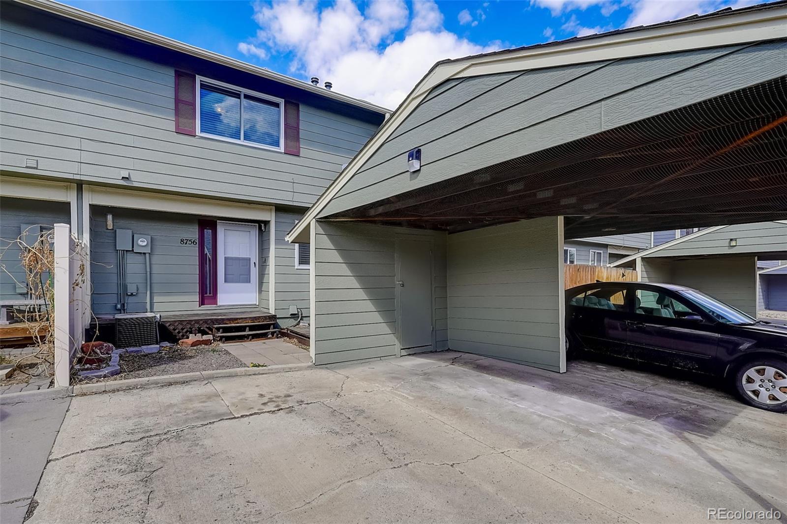 8756 Carr Loop