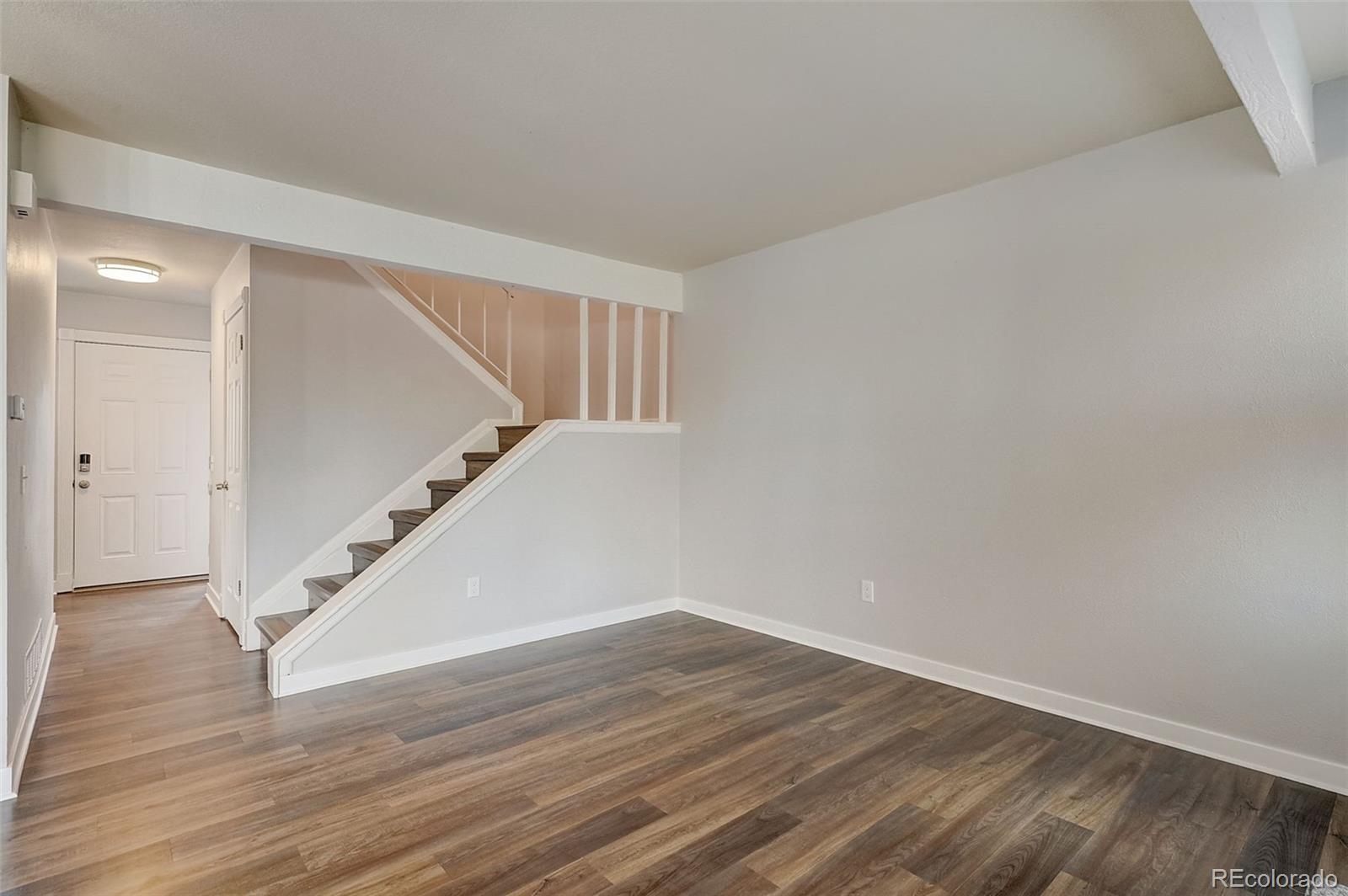 8756 Carr Loop