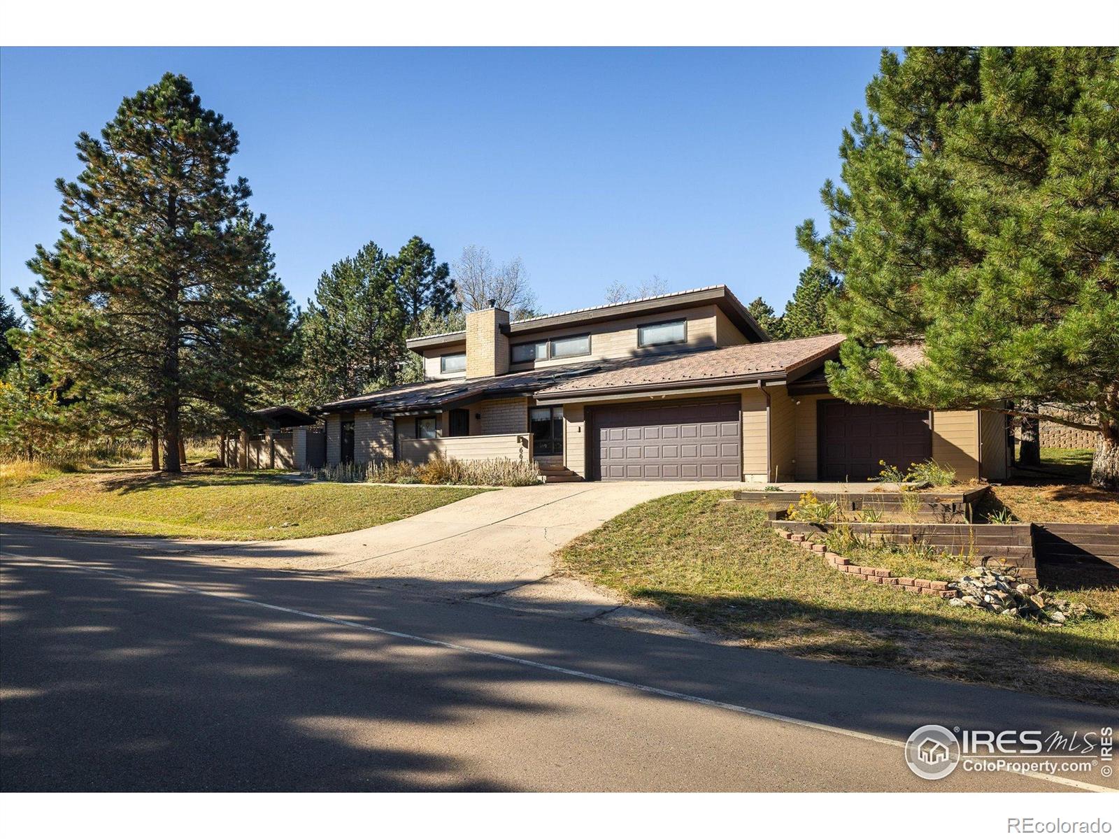 6643 Roxborough Drive