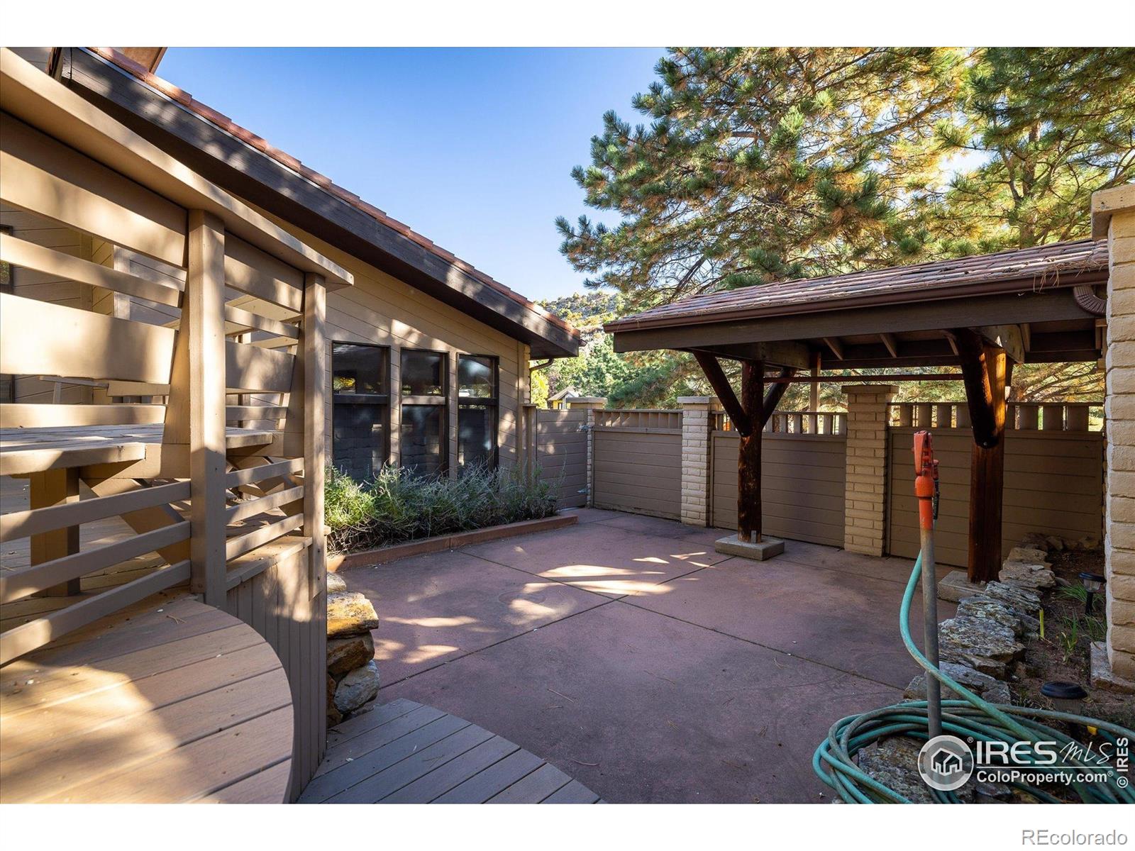 6643 Roxborough Drive