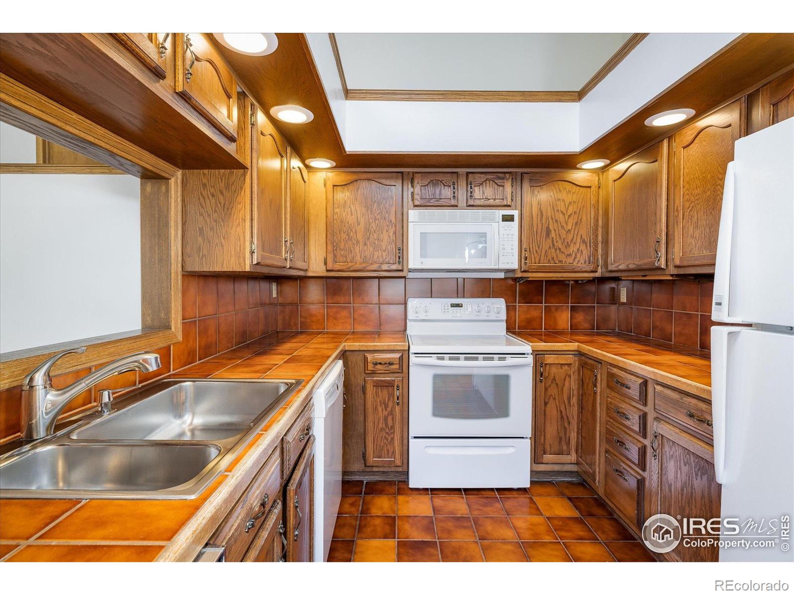 6643 Roxborough Drive