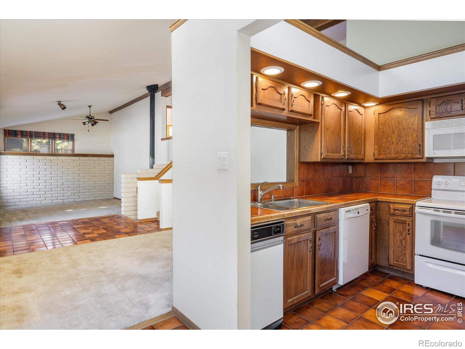 6643 Roxborough Drive