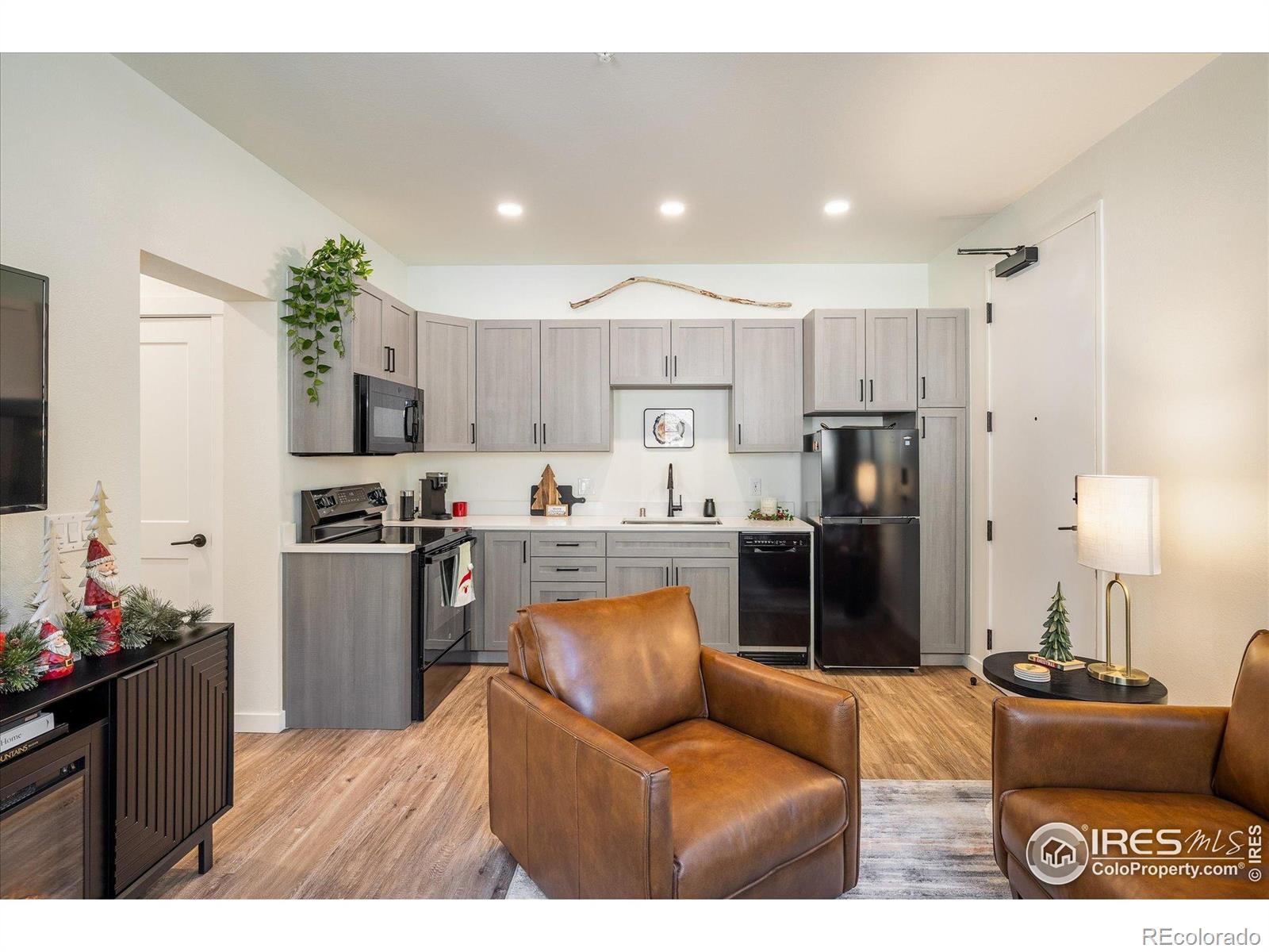 2121 Hummingbird Way Unit: 3-201