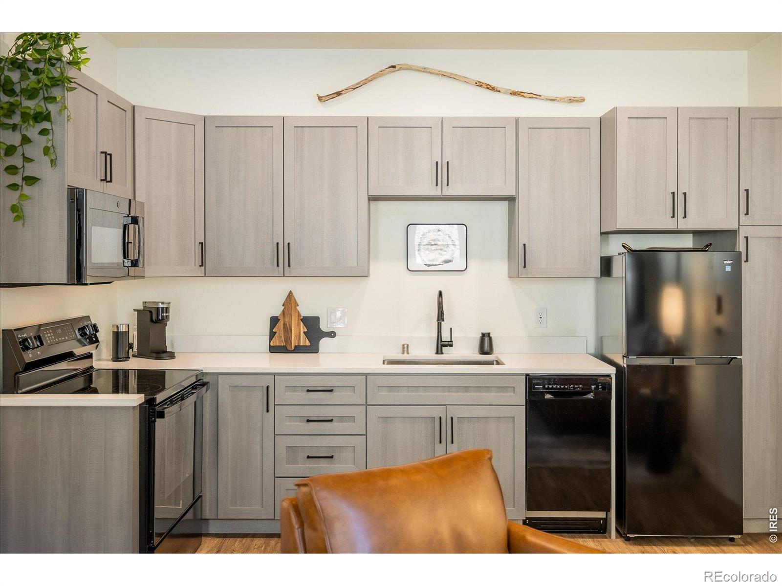 2121 Hummingbird Way Unit: 201