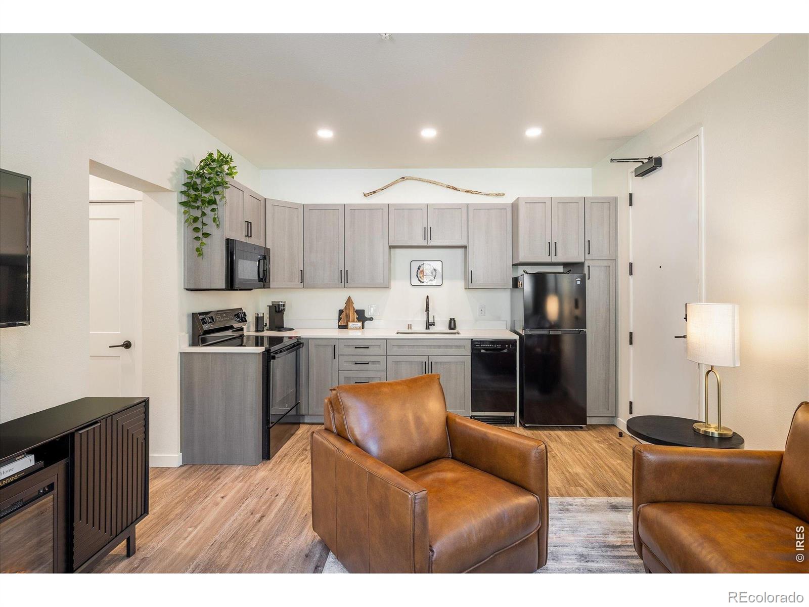 2121 Hummingbird Way Unit: 201