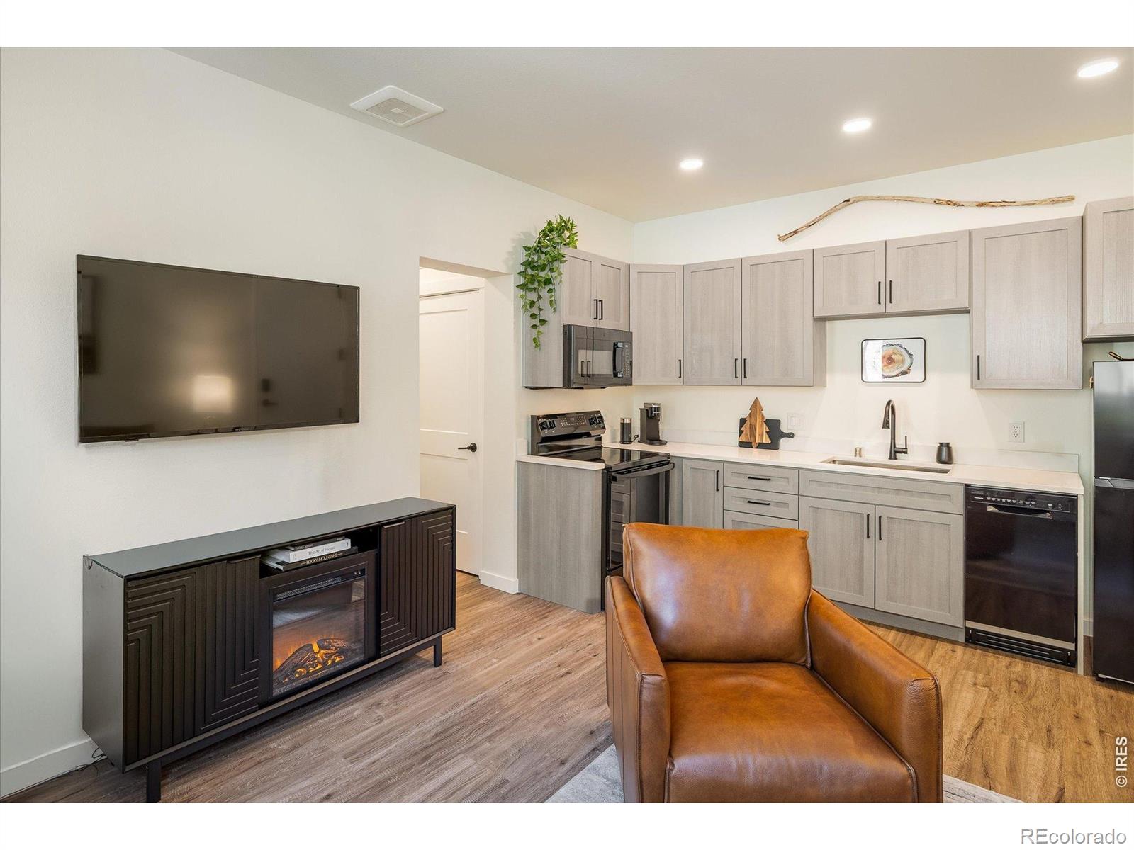 2121 Hummingbird Way Unit: 201