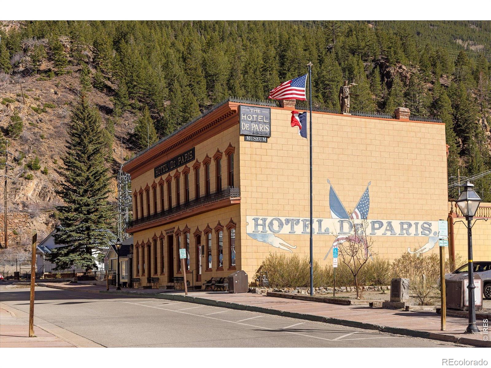 2121 Hummingbird Way Unit: 201