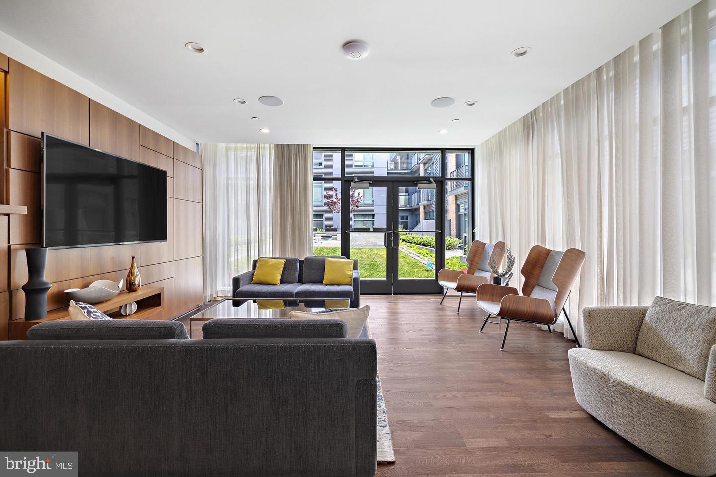 525 WATER STREET SW 212