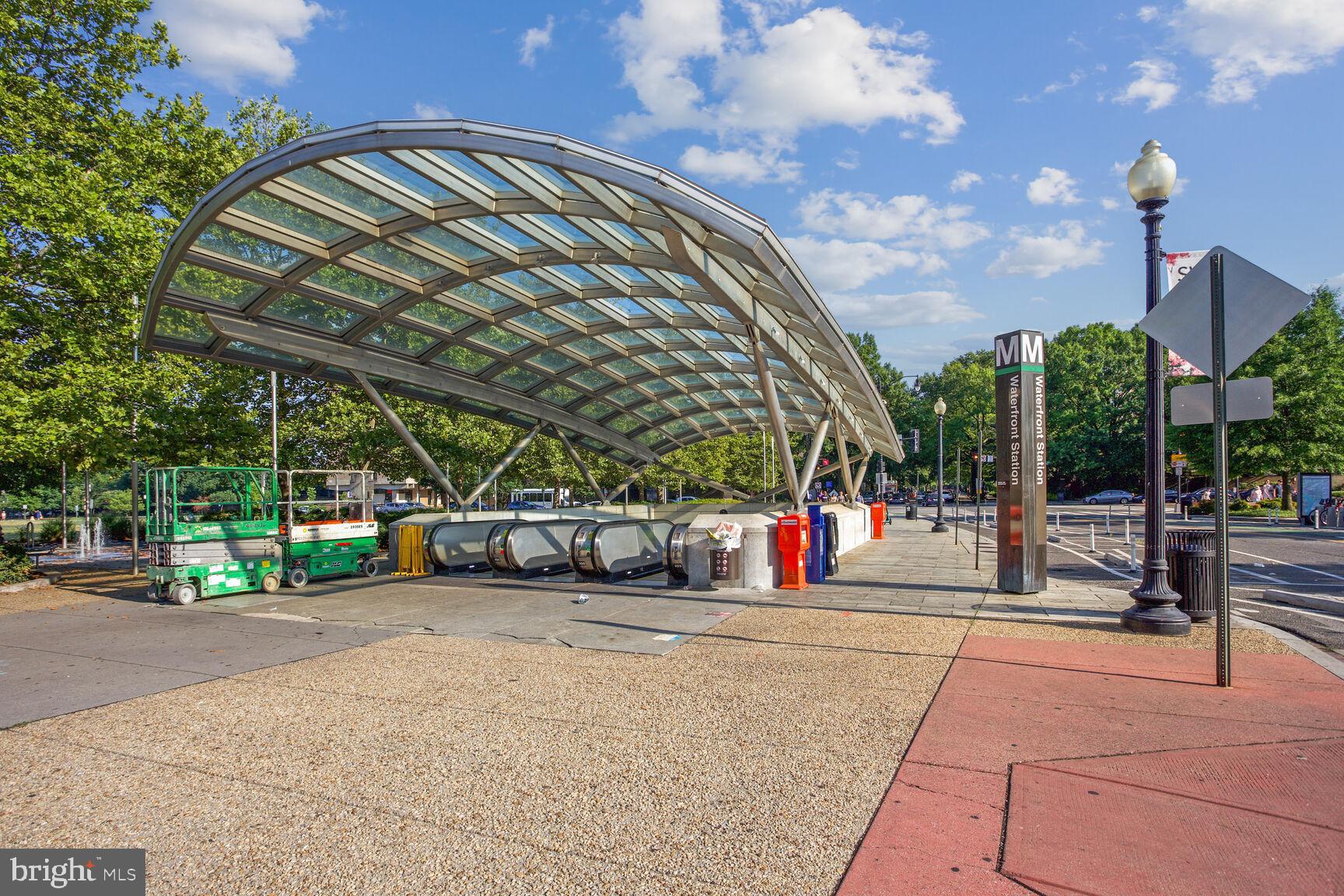 300 M STREET SW N405