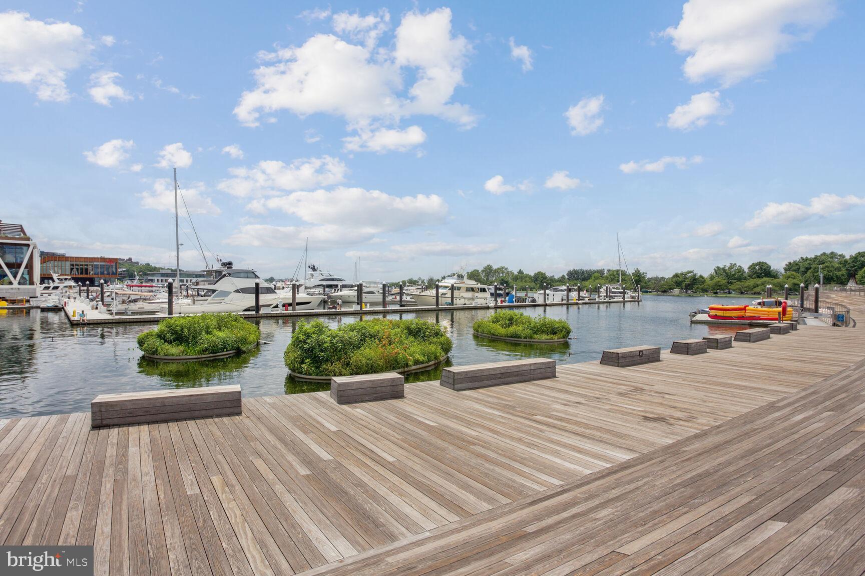 300 M STREET SW N405