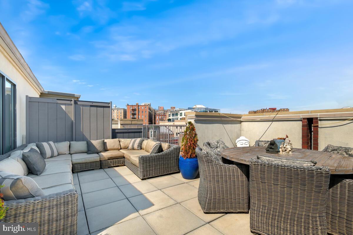 2421 18th St NW #303