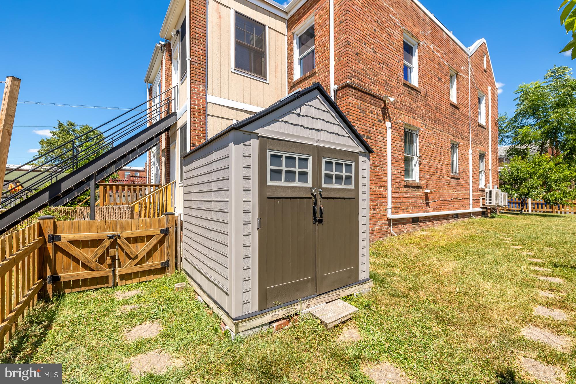 21 HAMILTON STREET NE