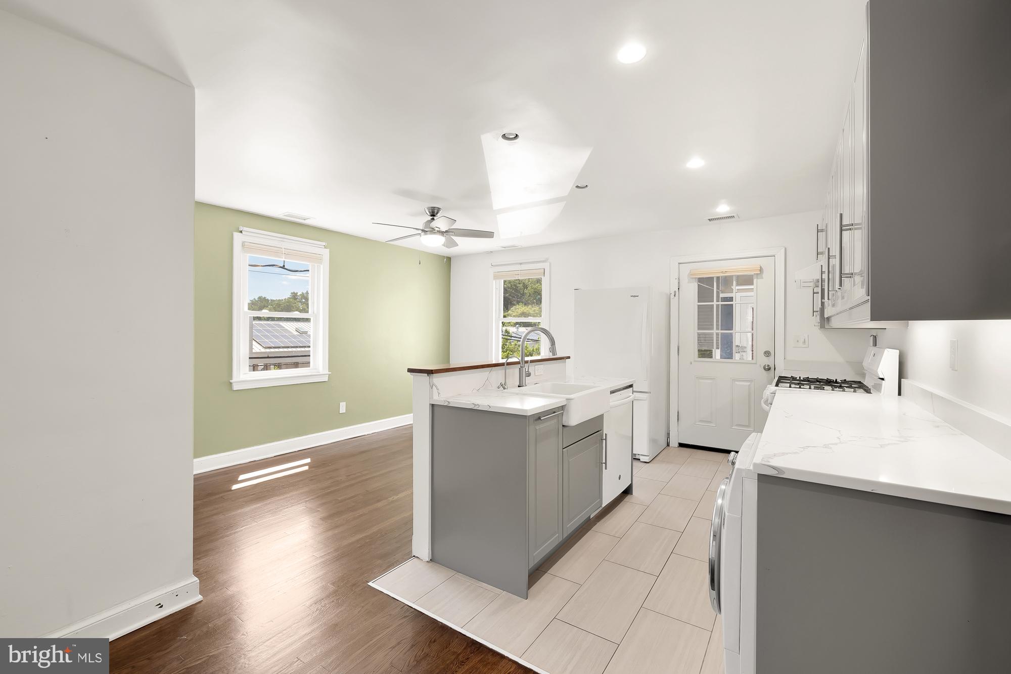 21 HAMILTON STREET NE