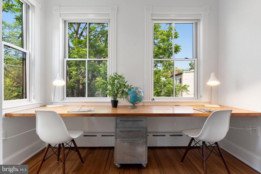 111 8TH STREET SE