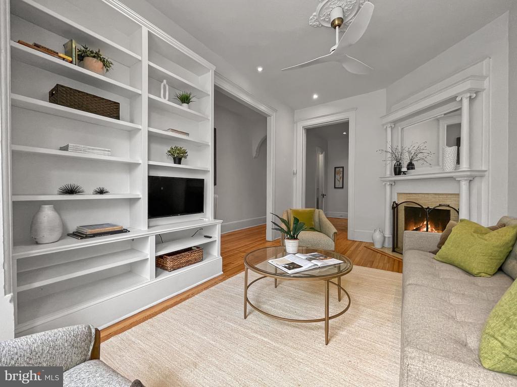 111 8TH STREET SE
