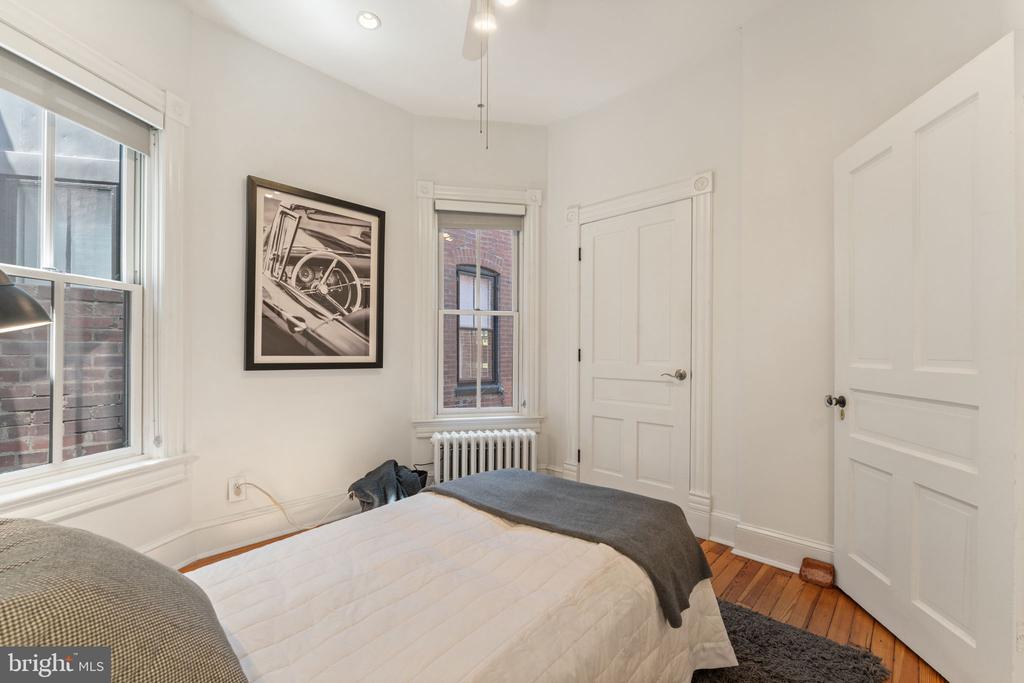 111 8TH STREET SE