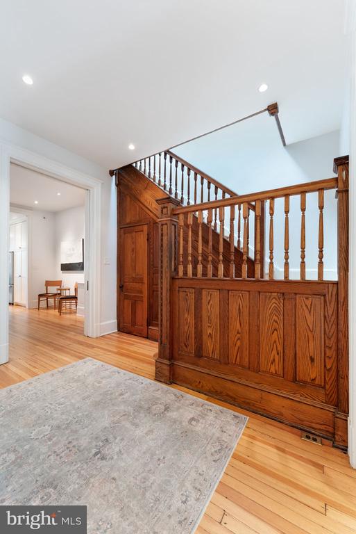 111 8TH STREET SE