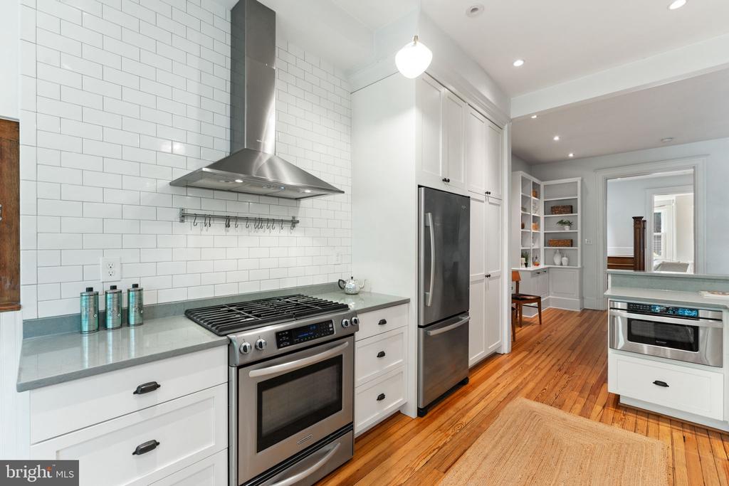 111 8TH STREET SE