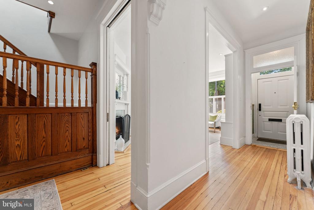111 8TH STREET SE