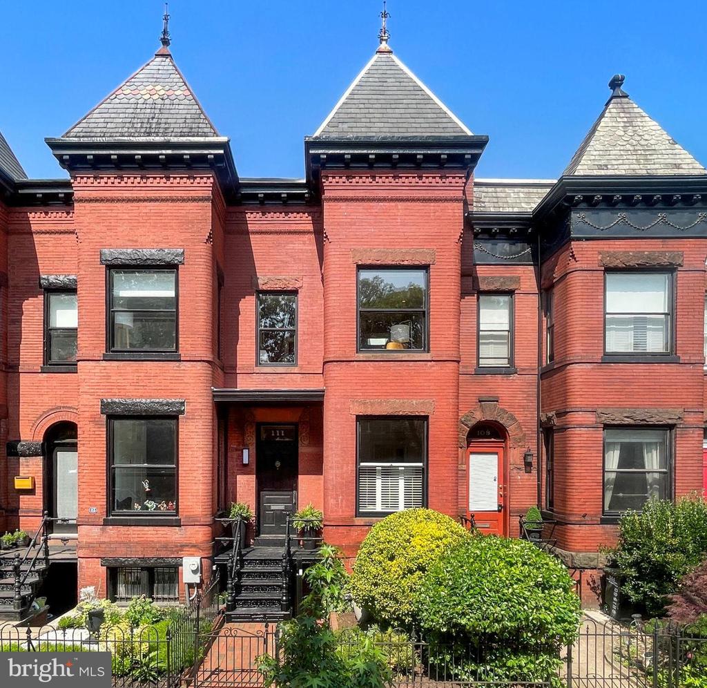 111 8TH STREET SE