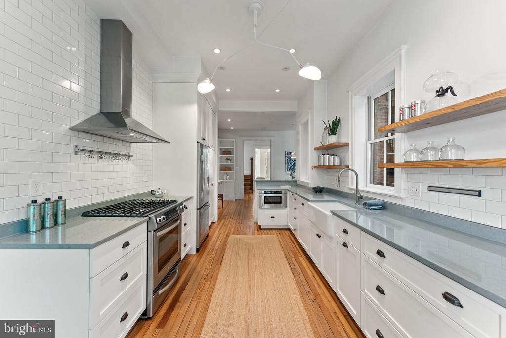 111 8TH STREET SE