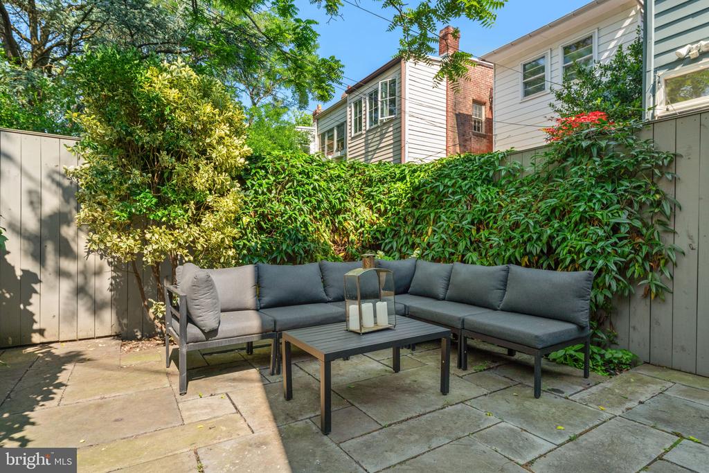 111 8TH STREET SE