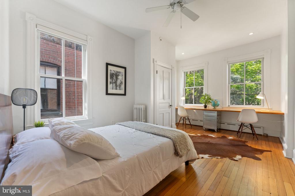 111 8TH STREET SE