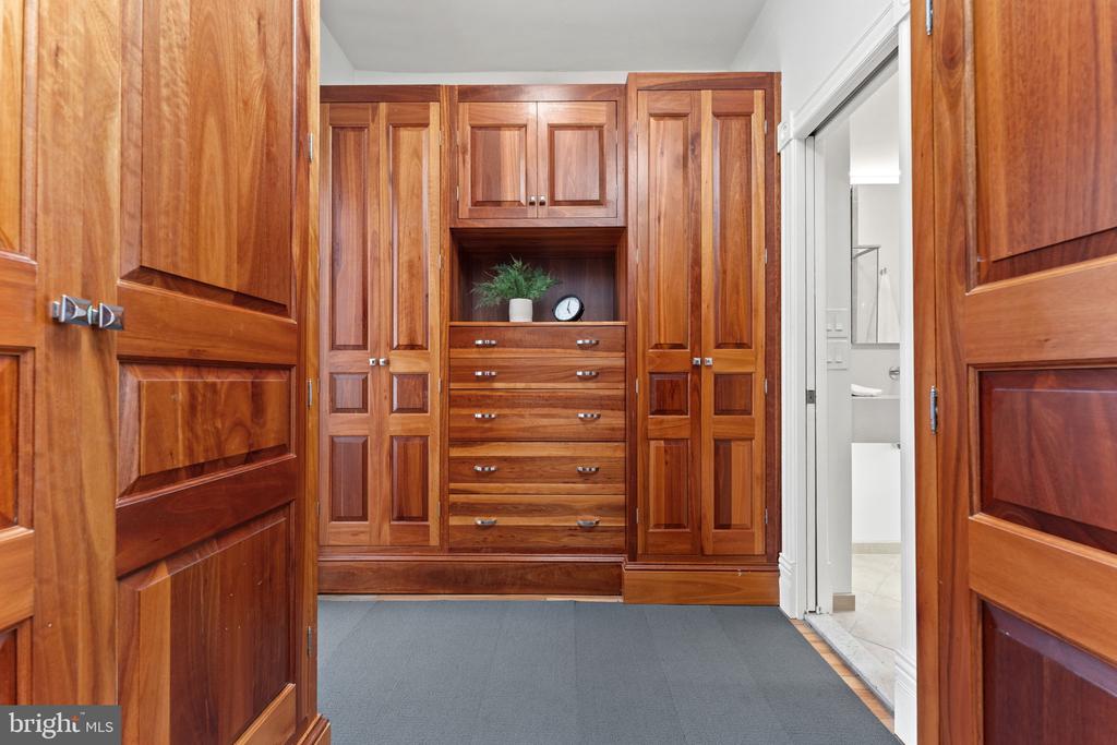 111 8TH STREET SE