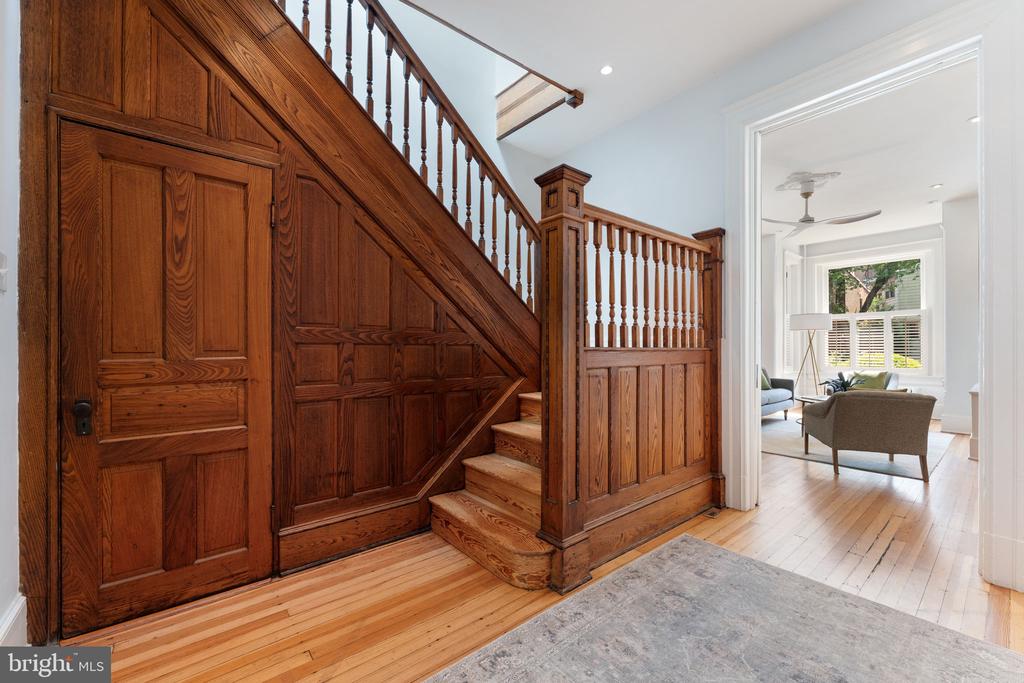 111 8TH STREET SE