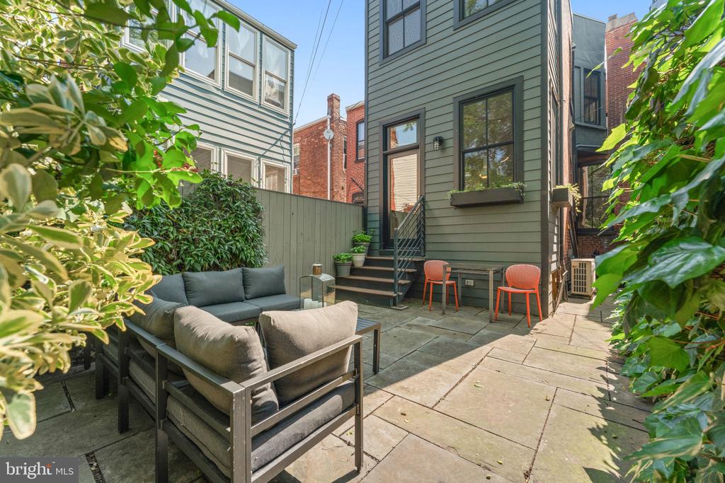 111 8TH STREET SE