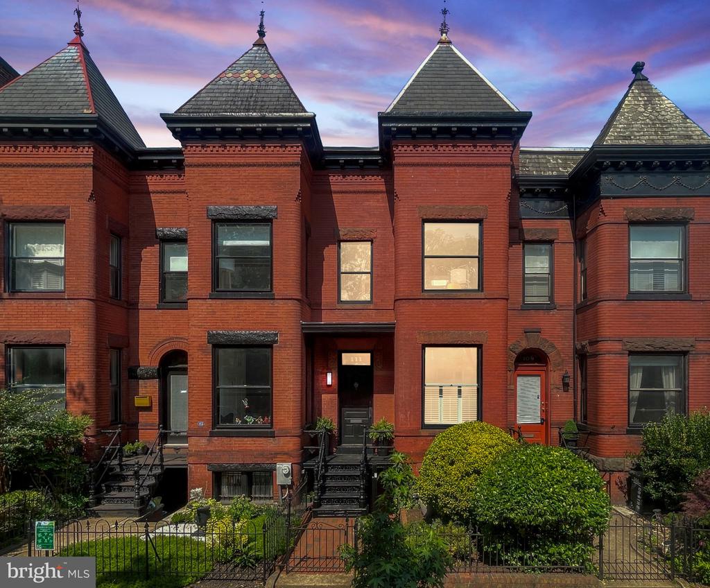 111 8TH STREET SE