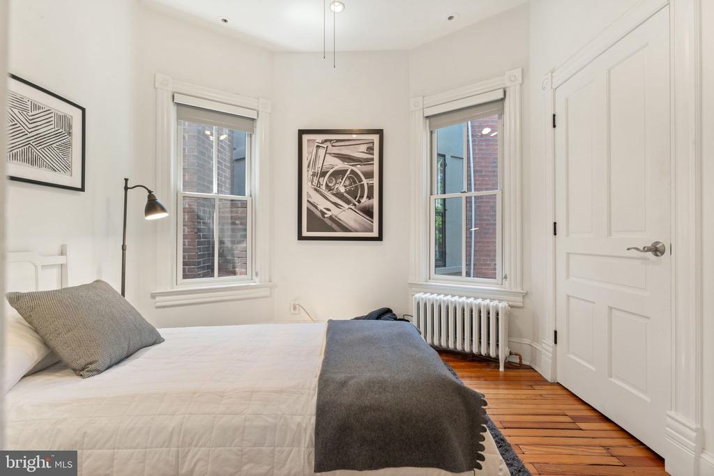 111 8TH STREET SE
