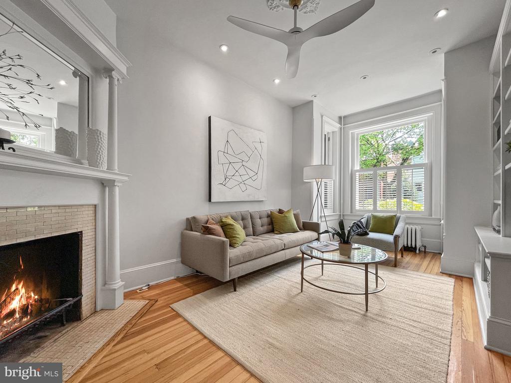 111 8TH STREET SE