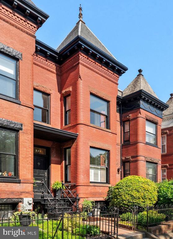 111 8TH STREET SE