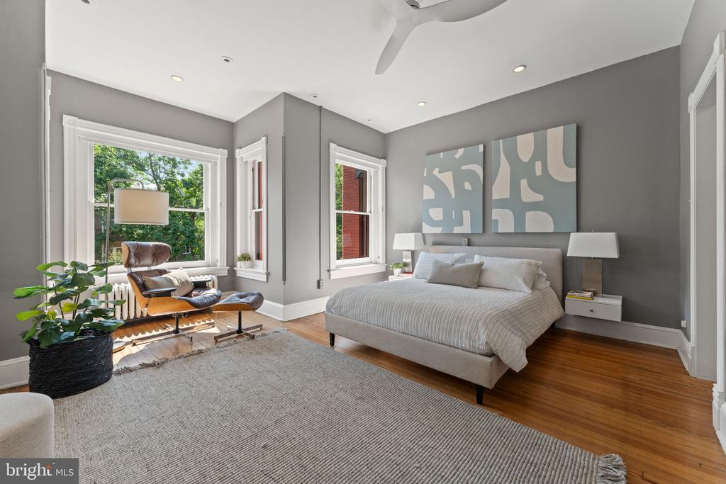 111 8TH STREET SE