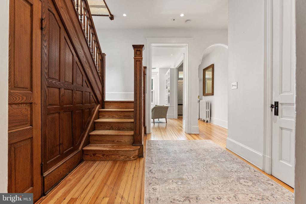 111 8TH STREET SE