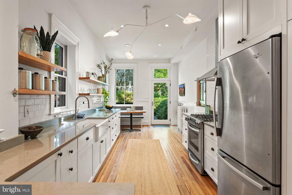 111 8TH STREET SE