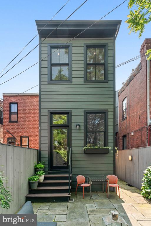 111 8TH STREET SE