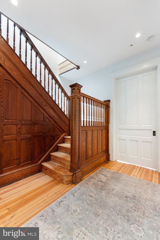 111 8TH STREET SE