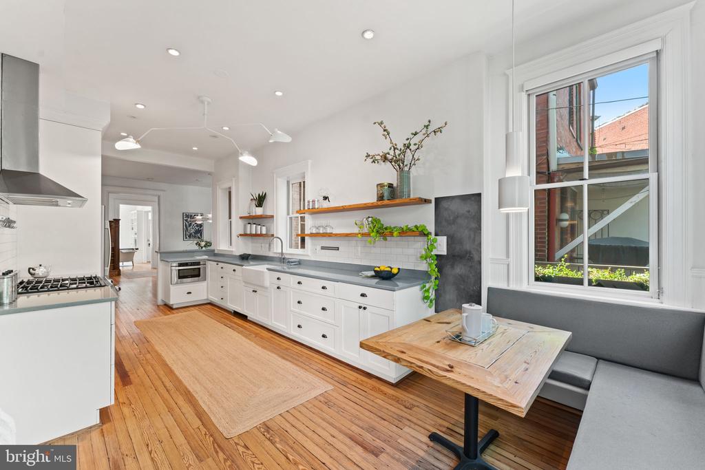 111 8TH STREET SE