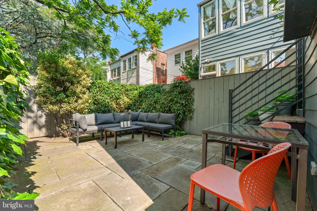 111 8TH STREET SE