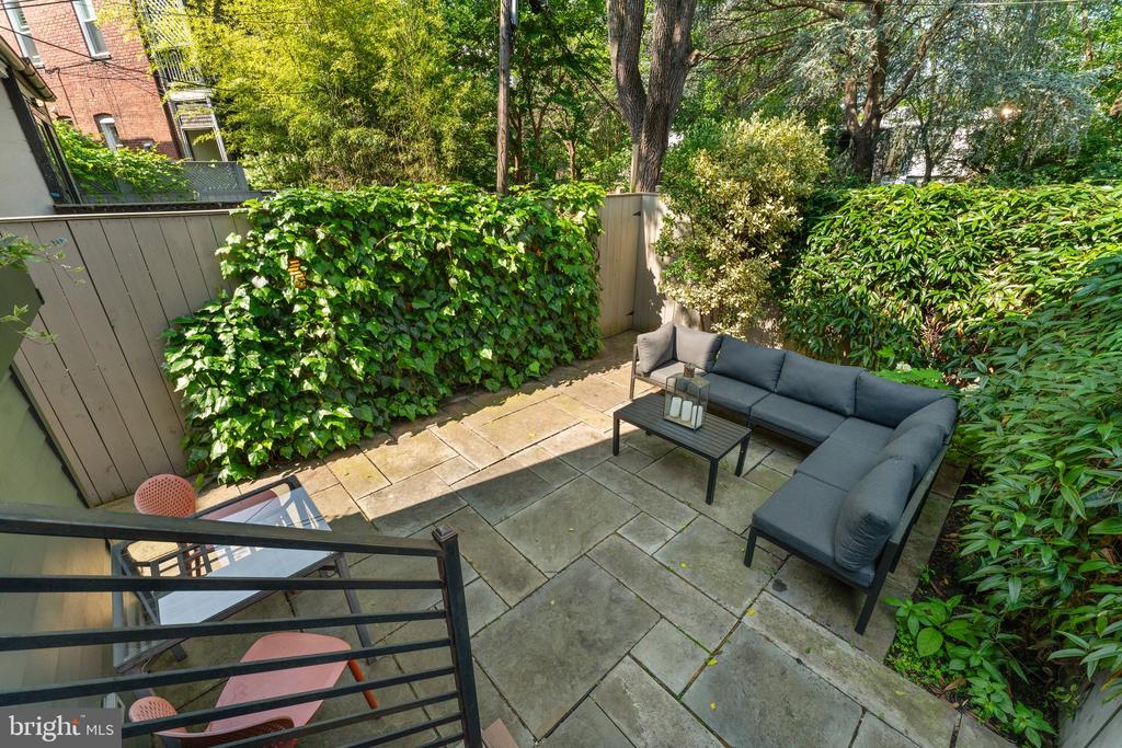 111 8TH STREET SE