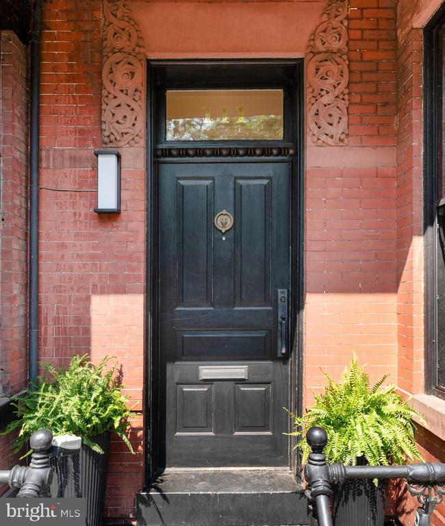 111 8TH STREET SE
