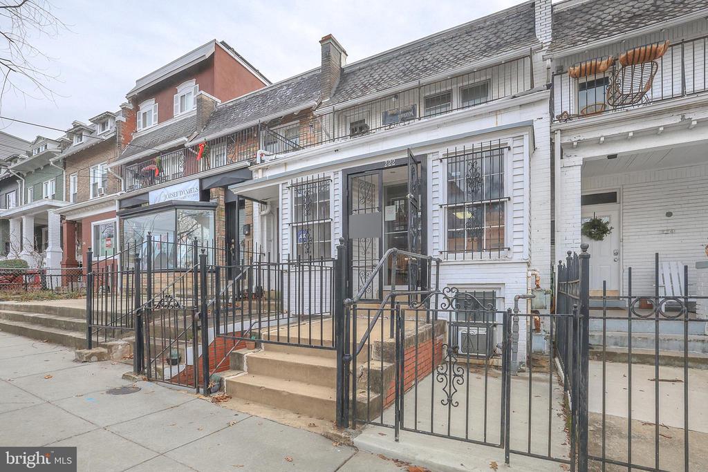 222 UPSHUR STREET NW